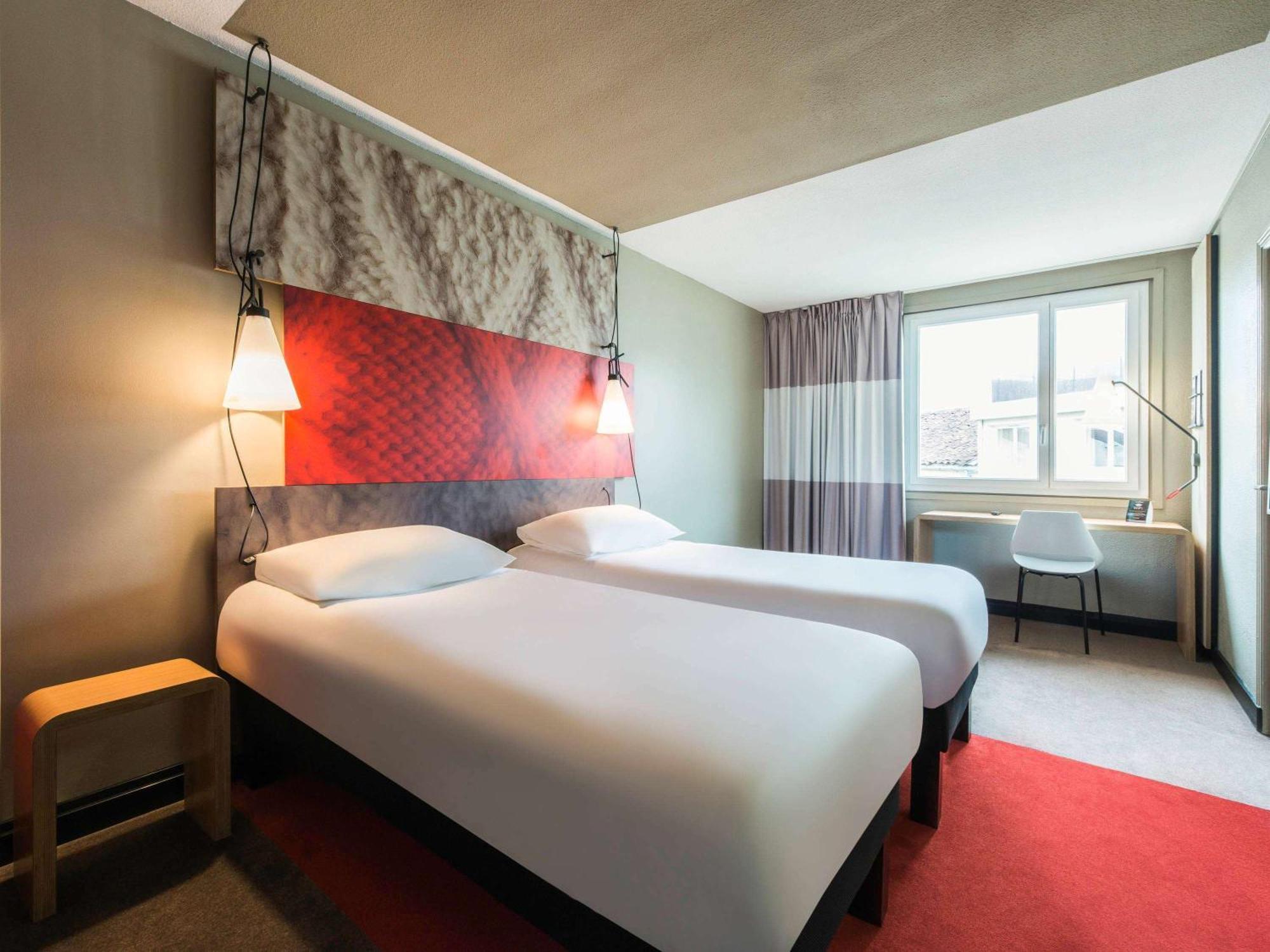 Hotel Ibis Cognac Centre Exterior photo