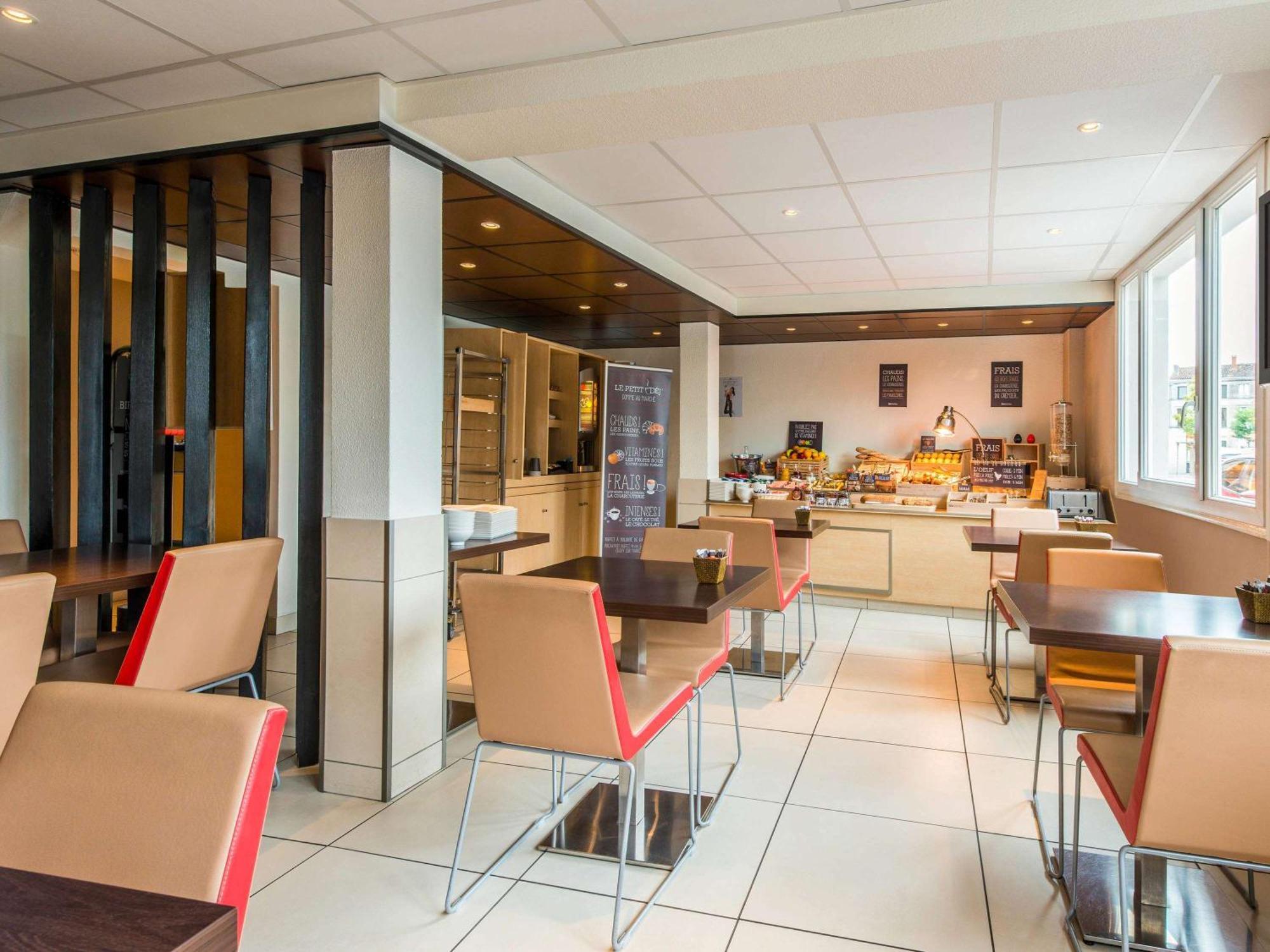 Hotel Ibis Cognac Centre Exterior photo