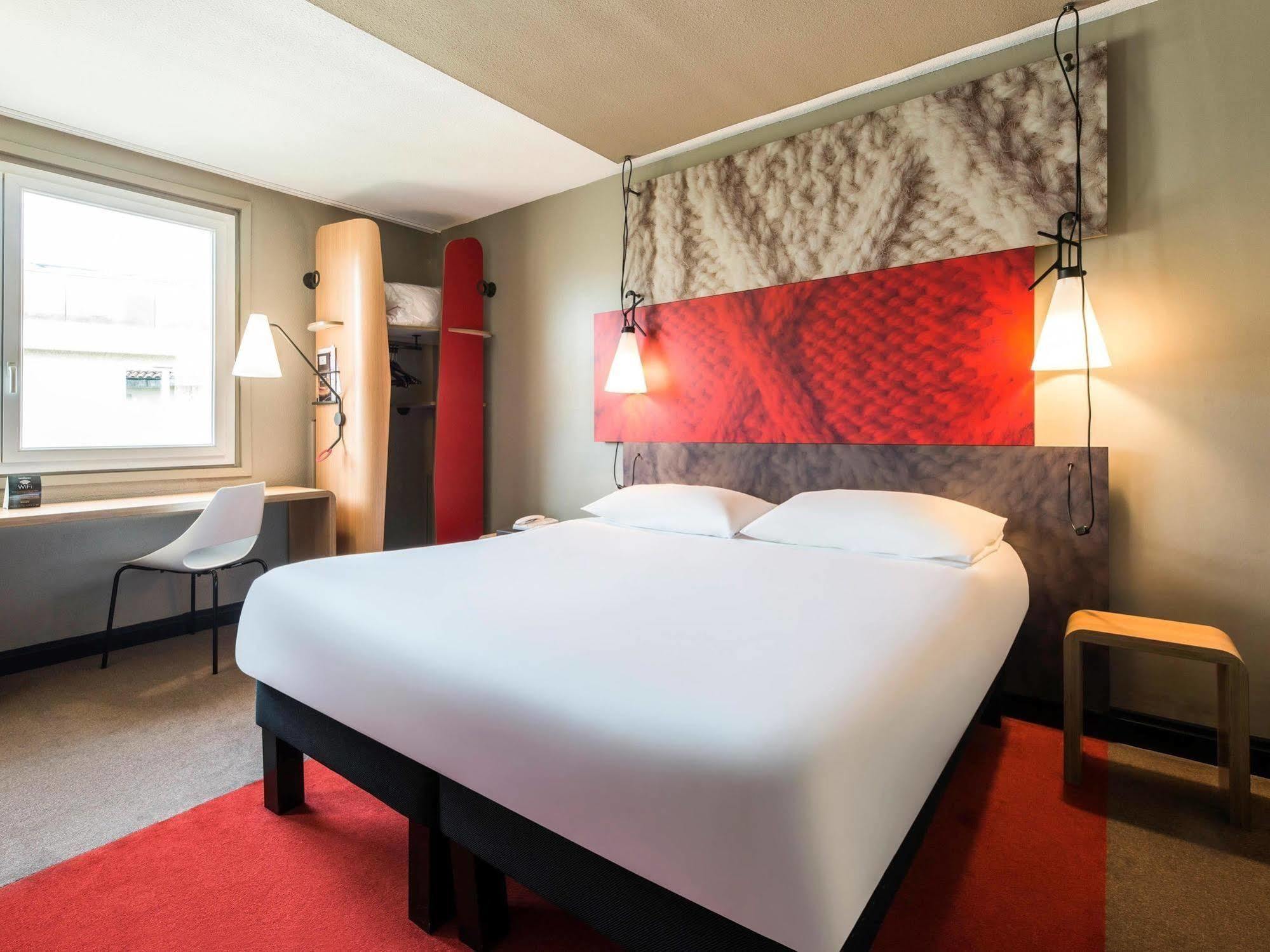 Hotel Ibis Cognac Centre Exterior photo