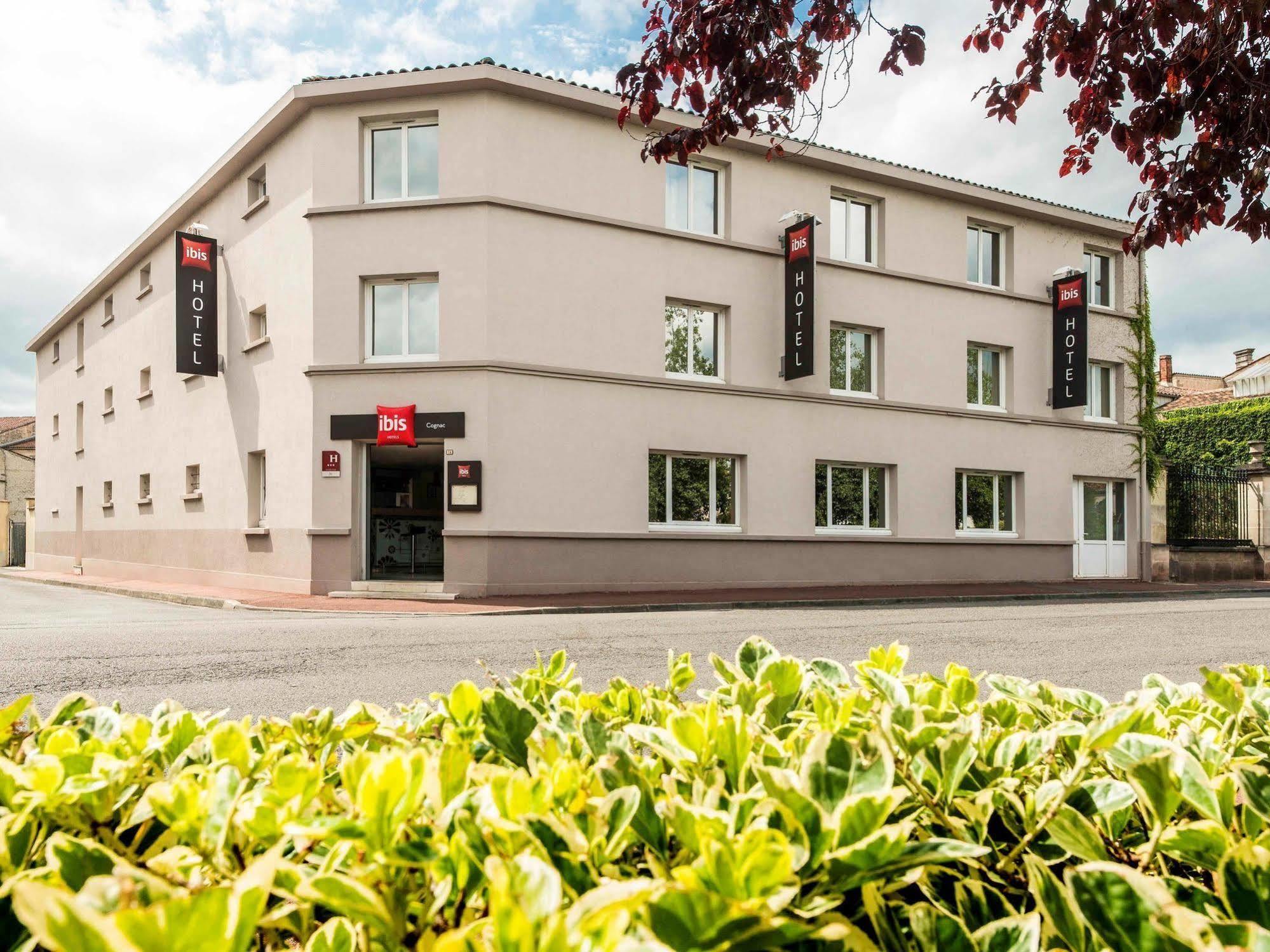 Hotel Ibis Cognac Centre Exterior photo
