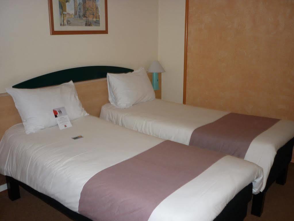 Hotel Ibis Cognac Centre Exterior photo