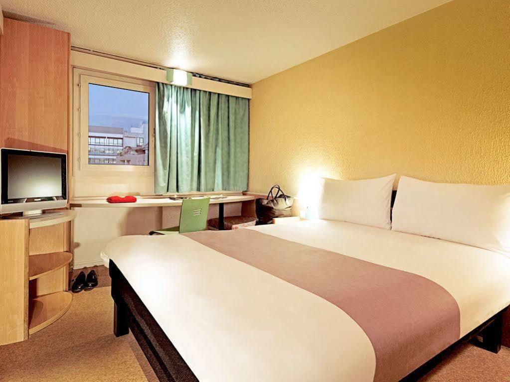 Hotel Ibis Cognac Centre Exterior photo